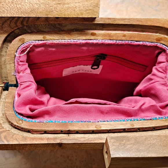 Fabulous MJ New York Clutch - Picture 8 of 11